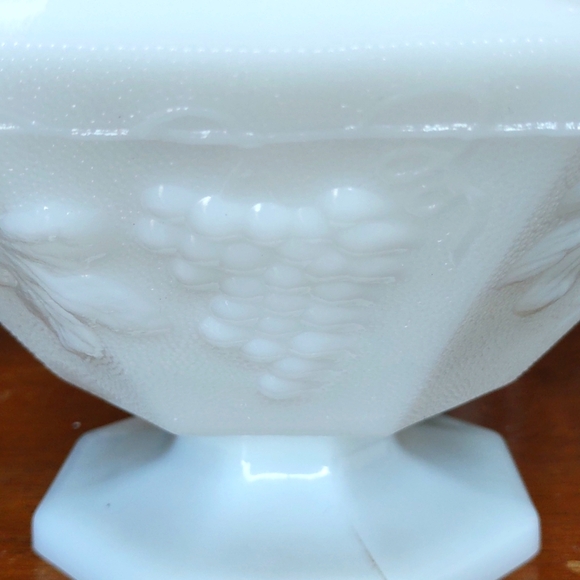 Vintage Anchor Hocking Milk Glass Footed Bowl - Picture 4 of 7